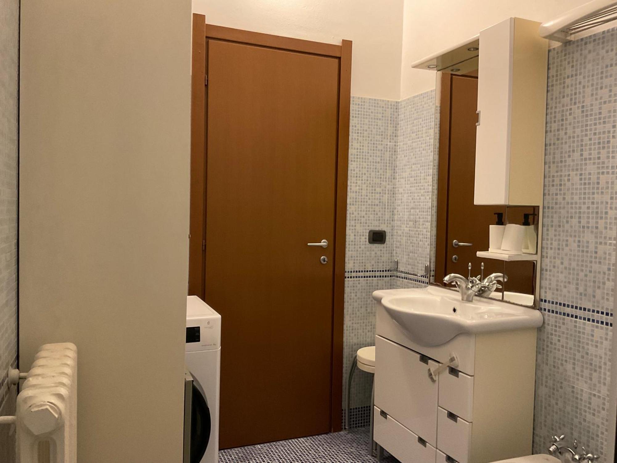 Sawasdee 37 Lägenhet Monza Exteriör bild
