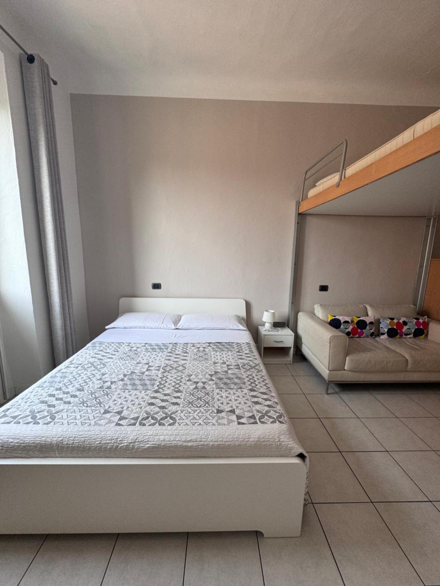 Sawasdee 37 Lägenhet Monza Exteriör bild
